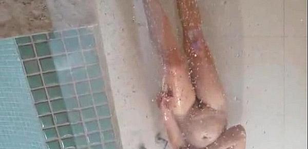  esposa tomando banho
